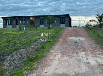 Casa · 155m² · 4 Ambientes · 1 Cochera · Casa en Venta en El Golf, Carmelo, Colonia