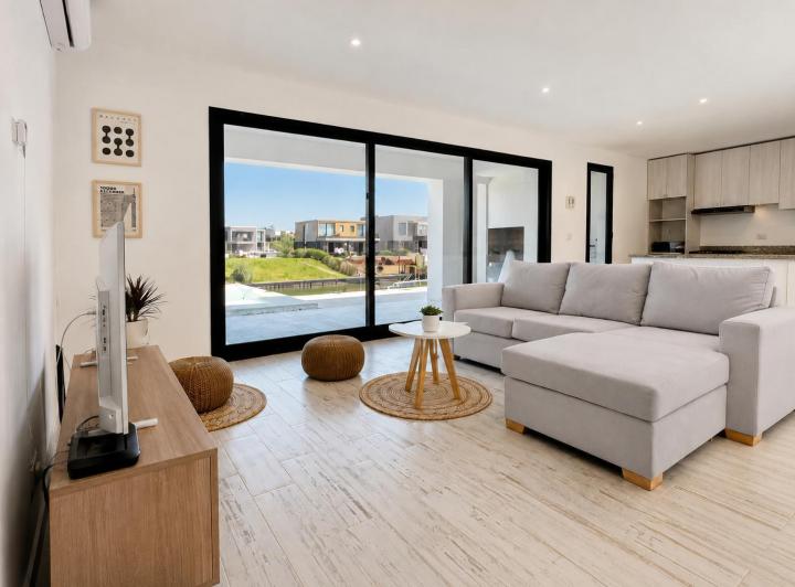 Casa · 250m² · 5 Ambientes · 2 Cocheras