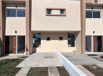 Casa · 117m² · 4 Ambientes · 1 Cochera · Duplex 3 Dorm. - Brisas de Manantiales