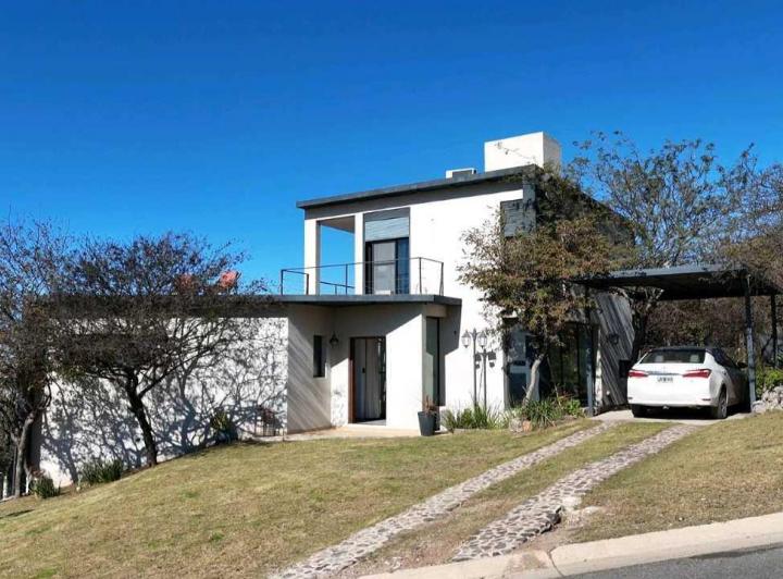 Casa · 290m² · 4 Dormitorios · 4 Cocheras