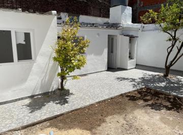 PH · 50m² · 3 Ambientes · PH en Pompeya con Patio y Jardin