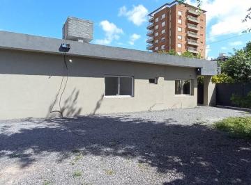 Local comercial · 200m² · 8 Ambientes · 20 Cocheras · Ideal Uso Comercial