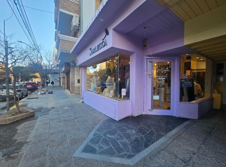 Local comercial · 160000m² · 3 Ambientes
