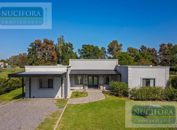 Casa · 194m² · 5 Ambientes · 2 Cocheras