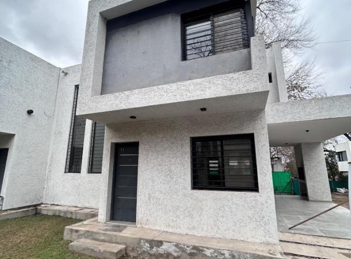 Casa · 125m² · 4 Ambientes · 2 Cocheras