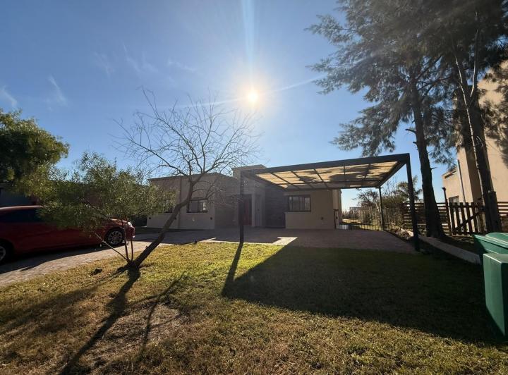 Casa · 825m² · 5 Ambientes · 2 Cocheras