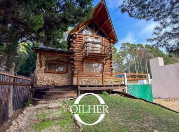 Casa de 4 ambientes, Mar Azul · Casa Estilo Cabaña 4 Ambientes y 2 Baños en Mar Azul! Lote de 475 m²
