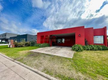 Casa · 154m² · 4 Ambientes · 4 Cocheras · Venta | Casa 4 Ambientes | Tierras del Mar | Piscina