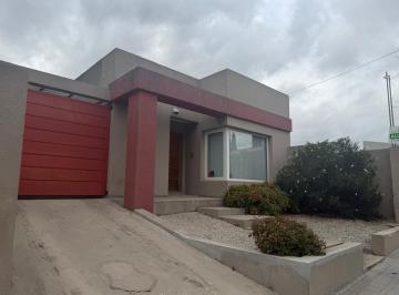 Casa · 140m² · 4 Ambientes · Casa Alquiler en Tandil Zona El Cerrito.