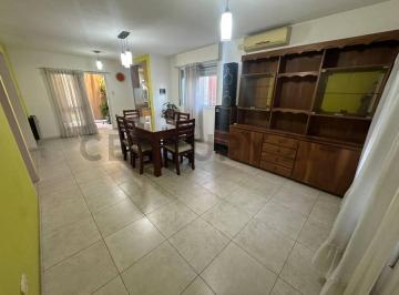 Casa · 261m² · 10 Ambientes · 2 Cocheras · Excelente Oportunidad de Inversión en B° Zumarán: Casa + 2 Departamentos Independientes
