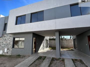 Casa · 80m² · 3 Ambientes · 1 Cochera · Duplex en Alquiler - La Calera