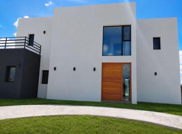 Casa · 217m² · 5 Ambientes · 4 Cocheras · Venta, Casa, 5 Ambientes, 4 Cocheras, Galería, Parrilla, Piscina, San Sebastián, Escobar