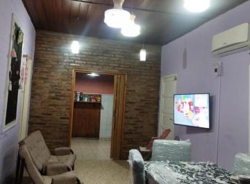 Casa · 200m² · 5 Ambientes · Casa en Venta - 3 Dorm. 2 Baños - 370 m - Avellaneda