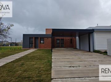 Casa · 160m² · 6 Ambientes · 2 Cocheras · Hermosa Casa en Tejas 4, Malagueño, con Pileta!