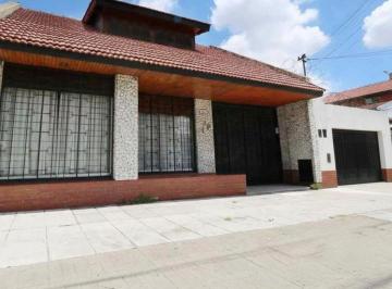 Casa · 152m² · 3 Ambientes · 2 Cocheras · Venta Casa 3 Amb/galpon/dos Cocheras Apto Credito