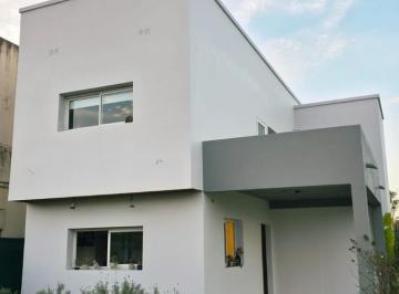 Casa · 98m² · 4 Ambientes · 1 Cochera · Hermosa Casa de 2 Dorm. en Venta en Barrio Privado Altos del Cevil 1, Yerba Buena