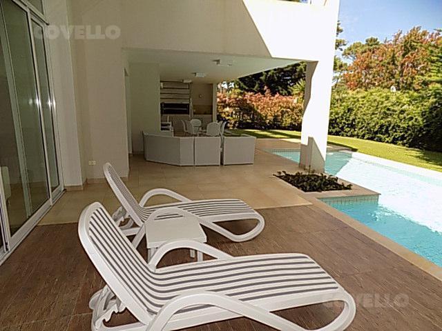 Casa · 380m² · 5 Ambientes · 2 Cocheras