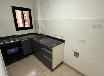 Foto · Bv Illia 150 un Dormitorio con Escritorio Frente en Pozo