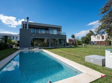 Casa · 743m² · 5 Ambientes · 2 Cocheras · Casa en Venta Amueblada Greenville Polo y Resort