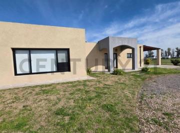 Casa · 172m² · 4 Ambientes · Venta Casa 4 Ambientes Sobre Lote de 1.260 m² | Barrio Estribo, Villa de Campo Tres Pinos, General R