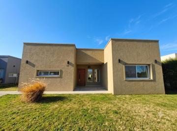 Casa · 165m² · 4 Ambientes · 2 Cocheras · Casa en Venta Pilar del Este San Ramon