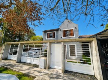 Imagen1 · Moderno Chalet en Barrio La Florida con Pileta y Cochera