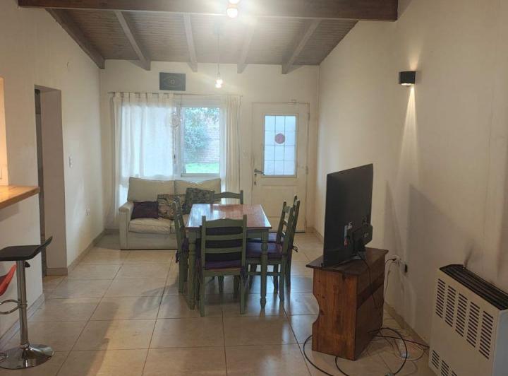 Casa · 100m² · 4 Ambientes · 2 Cocheras