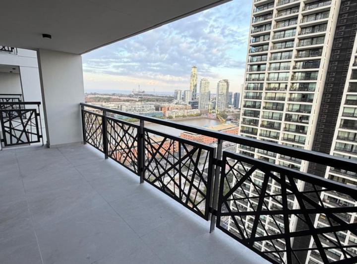 Quartier del Bajo Exclusivo Departamento de 2 Ambientes con Cochera Sin Muebles