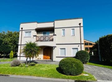 Casa · 310m² · 5 Ambientes · 6 Cocheras · Maschwitz Privado. 2 Plantas. 4 Dorm. Impec!
