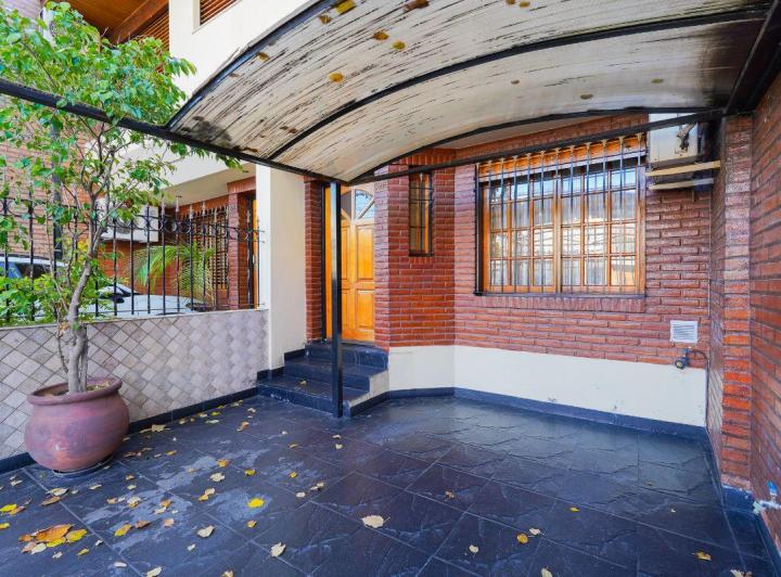 Casa · 142m² · 5 Ambientes · 1 Cochera