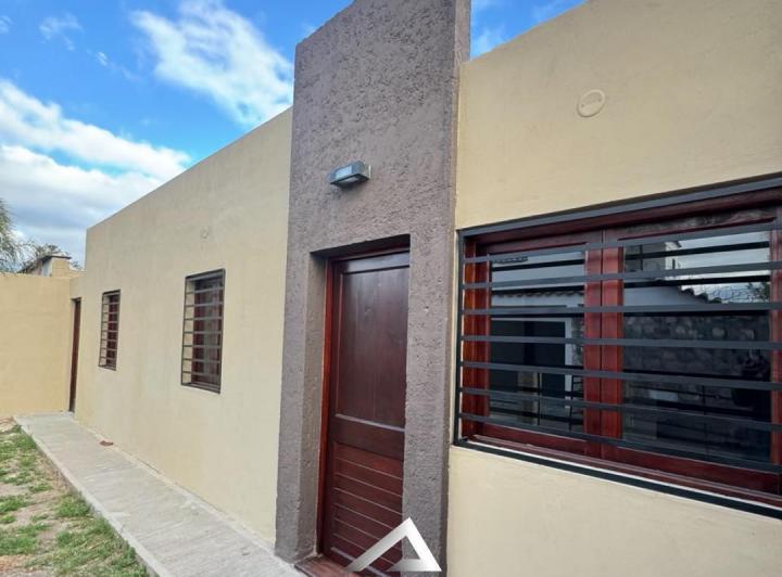 Casa · 74m² · 4 Ambientes · 1 Cochera