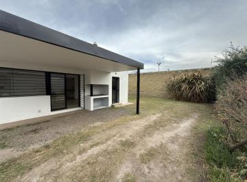 Casa · 160m² · 3 Ambientes · 1 Cochera · Venta Casa en Housing La Carmela 2 Dorm. a m del Vas Villa Allende
