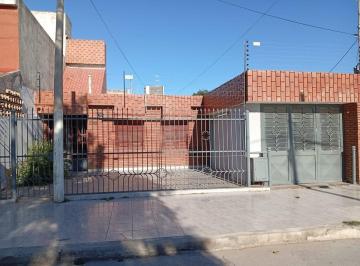 Casa · 177m² · 4 Ambientes · 2 Cocheras · Casa en Venta de 3 Dorm.