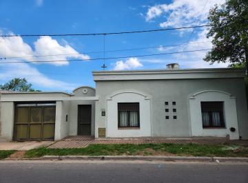 Casa · 242m² · 5 Dormitorios · 1 Cochera · Casa de 4 Dorm. - B° Cámara - Pileta
