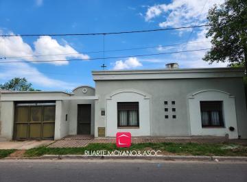 Casa · 242m² · 5 Dormitorios · 1 Cochera · Casa de 4 Dorm. - B° Cámara - Pileta