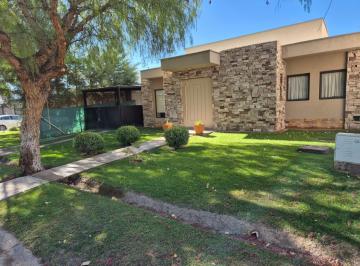 Casa · 155m² · 6 Ambientes · 2 Cocheras · Casa en Venta en Barrio Terruños de Araoz II