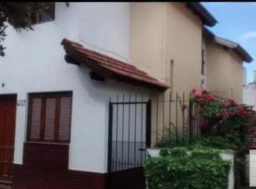 Casa · 60m² · 3 Ambientes · Casa en Venta - 2 Dorm. 1 Baño - Cochera - 70 m² - San Clemente del Tuyú