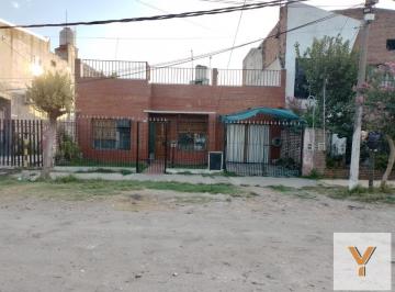 Casa · 300m² · 5 Ambientes · 1 Cochera · Casa en Venta - 3 Dorm. 2 Baños - Cochera - 528 m² - Gregorio de Laferrere, La Matanza
