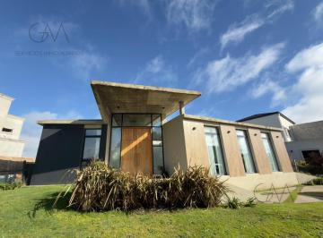 Casa · 160m² · 4 Ambientes · Casa en Venta en Rumencó Joven
