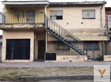PH · 150m² · 4 Ambientes · PH en Venta - 3 Dorm. 2 Baños - Isidro Casanova