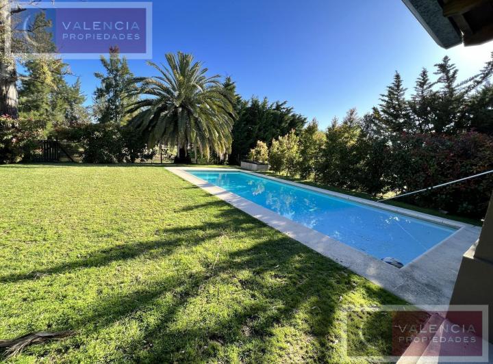 Casa · 200m² · 5 Ambientes · 3 Cocheras