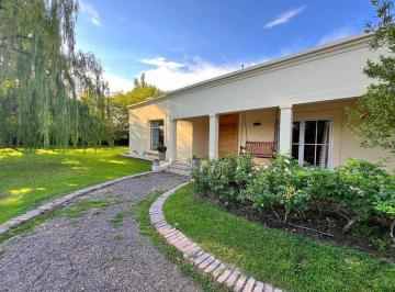Casa · 522m² · 8 Ambientes · 2 Cocheras · Casa de 6 Dorm. en Venta en Chacras de Coria