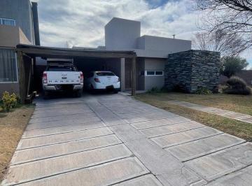 Casa · 180m² · 5 Ambientes · 2 Cocheras · Venta Casa Barrio Valle Escondido Drummond