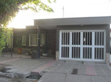 Casa · 140m² · 8 Ambientes · 1 Cochera · Venta Casa 5 Dorm. La Consulta Valle de Uco