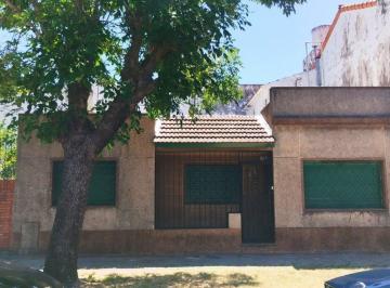 Casa · 112m² · 3 Ambientes · Casa a La Venta de 3 Ambientes. Banfield