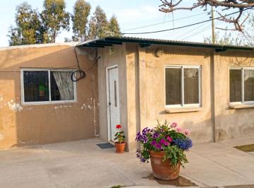 Casa · 90m² · 3 Ambientes · 1 Cochera · Vivienda en Lote Propio 600 m² Acepta Permuta