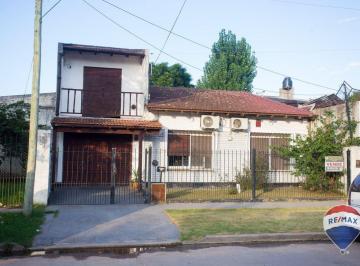 Casa · 142m² · 5 Ambientes · 2 Cocheras · Casa 5 Amb en Venta C/quincho en Monte Grande
