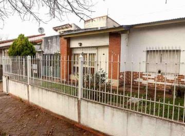 Casa · 62m² · 3 Ambientes · 1 Cochera · Casa 3 Ambientes Longchamps Patio