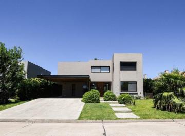 Casa · 317m² · 6 Ambientes · 2 Cocheras · Venta Casa en Barrio Privado San Sebastian Funes