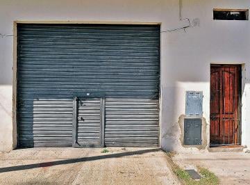 Bodega-Galpón · 63m² · Venta Galpon con Baño y Fondo en Villa Dominico